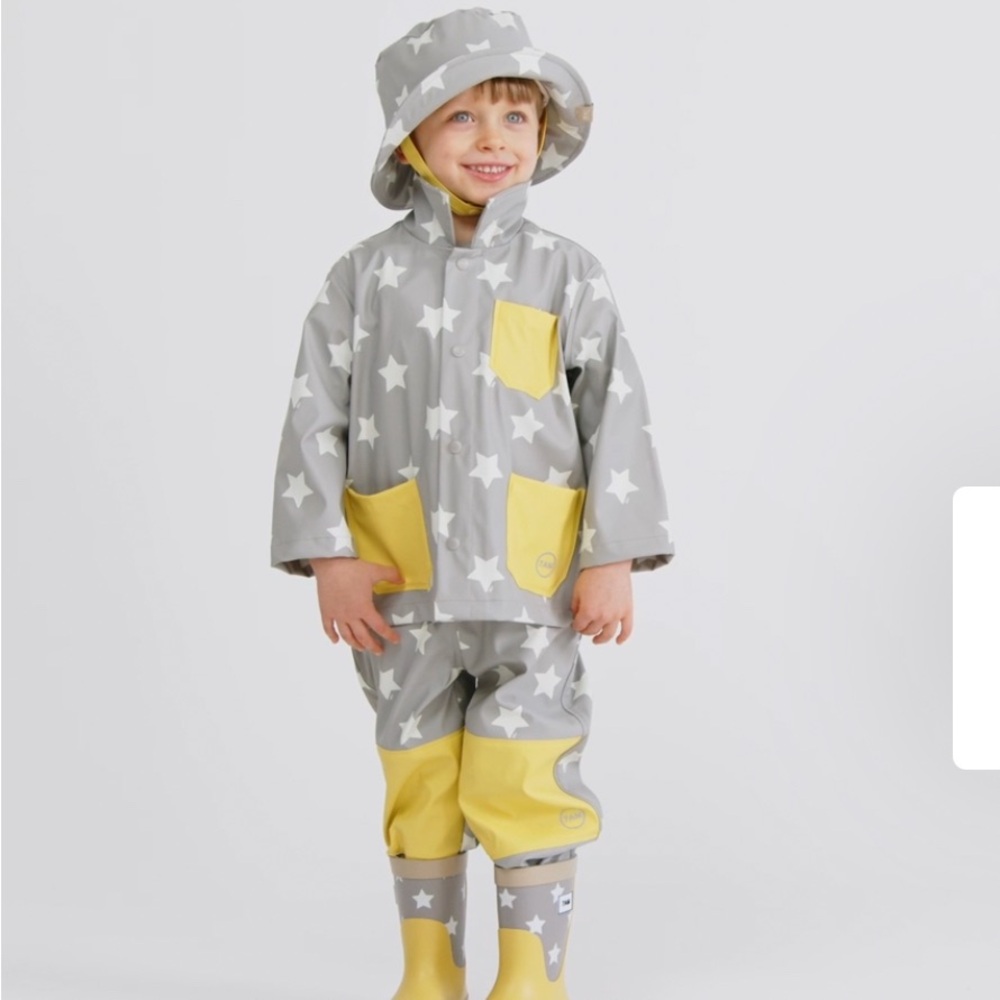 7am Enfant Gray and Yellow Star Raincoat and suspender pants Set size 2T to 3T